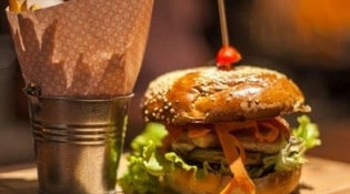 Downtown - Un burger et frites 