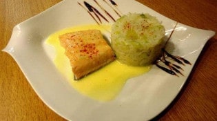 Bar de la marine - Pavé de saumon au beurre blanc /riz safrané