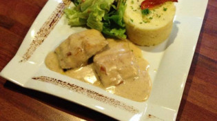 Le Balcon - Dorade à la vanille et lait de coco accompagné de sa purée maison et salade verte