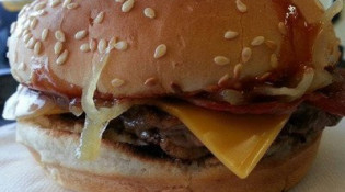 Charli's mysthics - Un burger