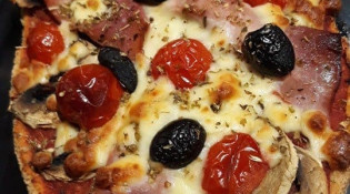 Comme A La Maison - Une pizza