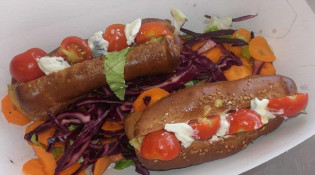 Hélène l'a fait - Eclair végétarien, lentille corail et protéine de soja tomate cerise et fromage de chèvre