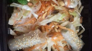 L'original cook - La salade asiate avec rouleaux de printemps