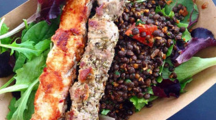La Camionnette - Brochettes et lentilles