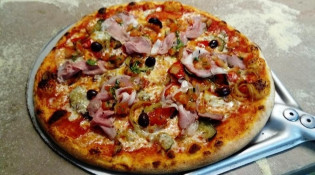 La dameuse à pizza - Une pizza