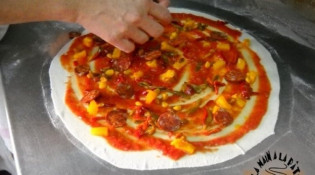 La Main À La Pâte - Préparation des pizzas