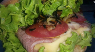 La Marmite - Burger le campagnard ( jambon braisé,tomme du Jura )