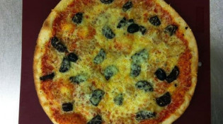 La pâte de l'ours - Une pizza à base de tomate