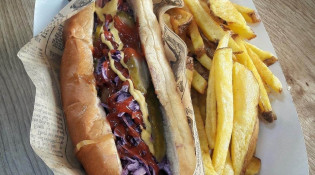 La Roulotte Gourmande - Un hot dog, frites