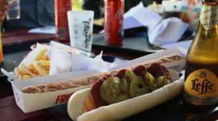 Laeti't Frites - Fricadelle XXL, un bickyrib, une frite et une bonne leffe