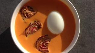 Le Break - Velouté à la courge, œuf mollet et chips de betterave...