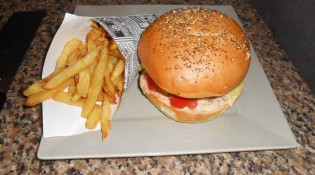 Le camt'art des saveurs - Un burger, frites