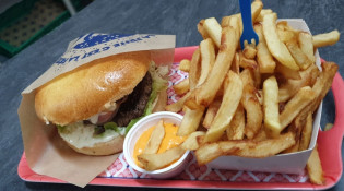 Les Ch'tites Frites Belges - Un burger, frites