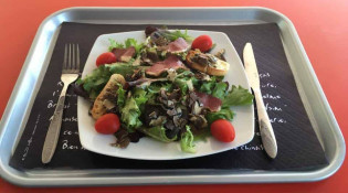 Les Fées Tout - Salade au truffes d'été et magrets de canard fumés