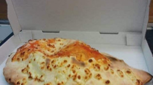 Mano pizza - Un calzone 