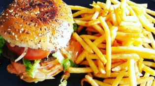 Mix up asia foog - Un burger et frites 