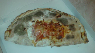 Nino's Pizzas - pizza calzone reine