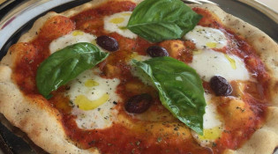 Olive Pizza - La pizza mozzarella, basilic, huile d’olive