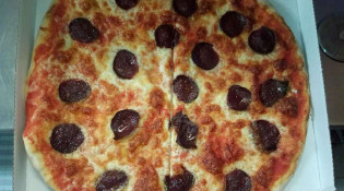 Pizz' a Dave - La pizza base tomate, mozza et soudjouk