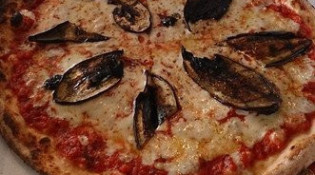 Pizza bella - Une pizza aubergines mozzarella 