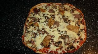 Pizza mobil - La pizza gésier, magret de canard, champignons et escalope de foie gras frais