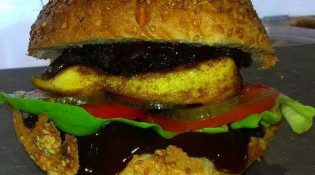 Touche pas mon poulet - Un burger