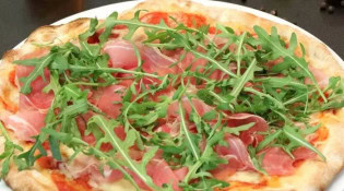 Francesca - Une  pizza