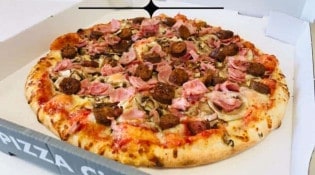 Pizza City - Pizza City Somain - La Spéciale - Sauce Tomate, Jambon, Champignons frais, Merguez, Chorizo, Emmental-Mozzarella